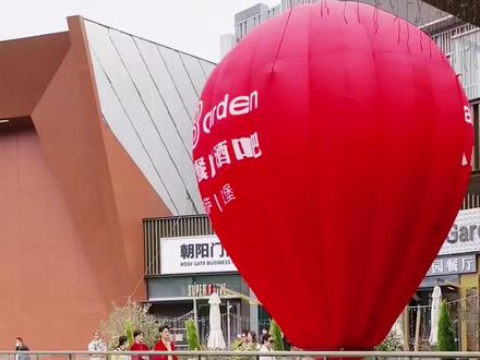 义乌街头偶遇赵雅芝!芝姐穿的红红火火太有年味啦!精神状态还特别别好!#辞蛇迎马还得白娘子来 #来浙过大年 #跟着春晚游义乌 #浙江年味接力开启