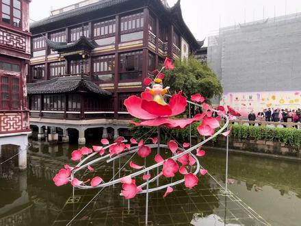 周末到城隍庙商圈,发现外国游客和旅行团多了,实拍网红打卡点#古镇 #老街故事 #街子古镇 #老街 #古代建筑 #市井 #景点 #名胜 #城市记忆 #人文