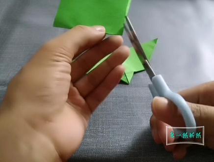 这个小风筝折纸很好看,简单又好学,你会喜欢这个制作吗
