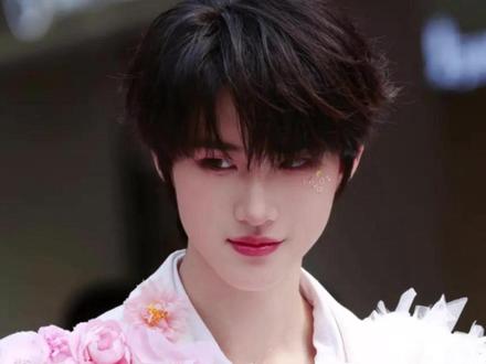 你是说在家楼下能看见免费的黄朔?#黄朔 #一日店长 #名创优品 #黄朔空降 #时代峰峻