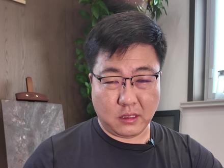 装修踩大雷!选板材只看环保标=纯纯交智商税💣 谁装修还在只盯着环保等级选板材?
听我一句劝,真的很容易入坑!
一开始我也觉得,只要是ENF/E0级就万事大吉
深入了解才发现水太深了😮💨
市面上很多检测都是送检小样,到手整板、裁切之后,甲醛释放量根本不一样
还有五花八门的假证书、套证,看着资质齐全,实则全是猫腻
而且环保只是最基础的底线啊!
板材的基材、握钉力、防潮性、抗变形能力,直接决定能用多少年
再加上封边工艺、安装用的胶水、五金这些辅材
但凡有一样跟不上,全屋环保照样翻车
真心劝正在装修的朋友:
别单盯着环保标准不放,综合品质、工艺、辅材逐一核对,才是正确选板思路!#天山冰苇#芦苇板#河北帝呈#SOPB超强结构净味板#家装避坑