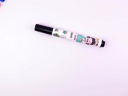 给孩子们画一张彩虹色的鱼的画 #简笔画