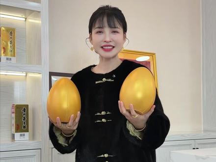 雇主给保姆准备旅游盲盒 办护照 出国旅游 这一年,保姆大哥他们围着我们家转,几乎把大部分时间都花在照顾我和家人身上,脏活累活从不推脱,从不抱怨,把家当自己家一样上心,我内心也真的非常非常感激他们的这份付出!我能做的就是回馈这份真诚——给他们安排了旅游盲盒,抽中哪儿就带他们去哪儿旅游,让他们也借这个机会好好放松放松~