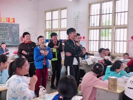 谷洲镇中学男团出道~音乐课的funs快乐😋😋