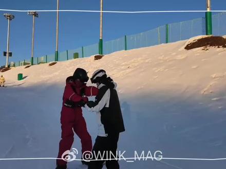 来源:WINK🧣 太好了,每天都有新的物料!#郝熠然 #郝熠然滑雪Vlog #云熠 #滑雪vlog #WINK杂志