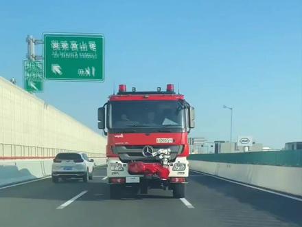 倒着走的消防车,你见过吗?#汽车知识 #消防车