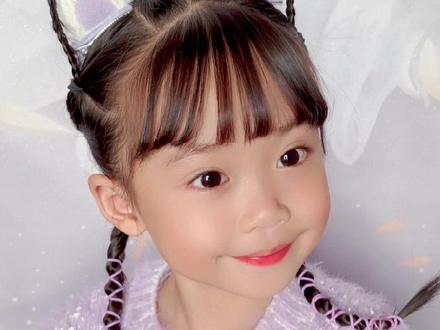 小朋友们最喜欢猫耳朵发型来拉,不一样的猫耳朵可爱吧!你女儿值得拥有🥰#今日分享发型 #秋天该有的样子 #儿童编发 #儿童编发教程 #感谢抖音 @DOU+小助手