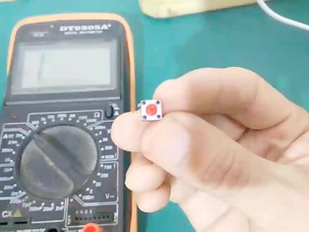 电子基础知识及电子元件的测量方法九,轻触微动开关的测量方法#电子基础 #电工基础 #电子爱好者 #仪器仪表