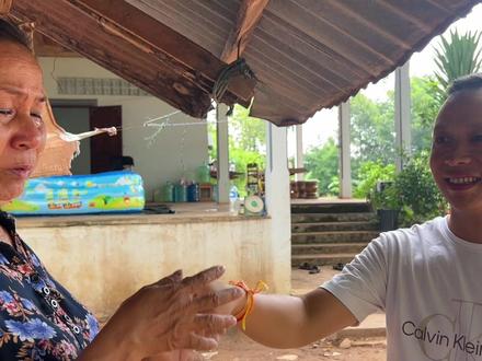 中国女婿要带外孙回国了,老挝丈母娘泪流不止:舍不得让你们走! #外国媳妇 #老挝媳妇 #中外家庭 #海外生活 #千万生活dou来拍