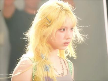 金发小狗啾的镜头美学! #NMIXX #金智羽 #JIWOO