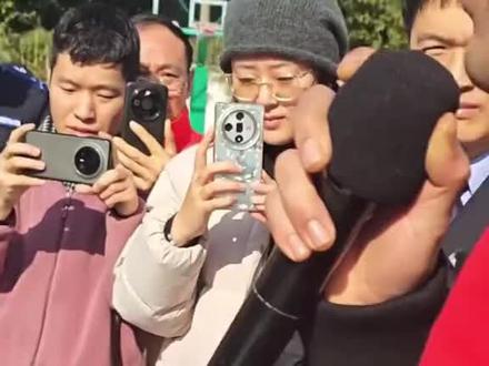 拐卖的小孩,第33年回家了 @商朝阳 @事事如意! @甘宇翼小舅子 @DOU+上热门