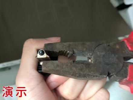 可拆喷嘴替换教程 本视频完全分享本人的拆喷嘴经验,如有异议可以找店家要视频看着换。视频一定要看到最后,后面有检测是否装好的方法。不熟练不要直接上手,会被烫伤,用镊子或者钳子夹都行。方法仅供参考,是否使用请自行判断。
#A1 #P2 #H2 #拓竹 #可拆喷嘴
----
3D打印交流群:1034802839