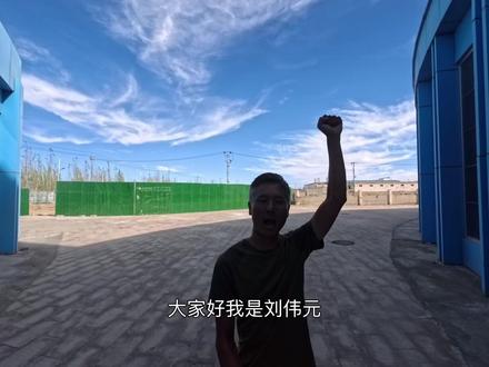 骑行博主一个人进无人区,挖个沙坑烤羊腿吃,胆子真的大 #刘伟元的旅行 #露营美食 #戈壁滩无人区 #火星一号公路
