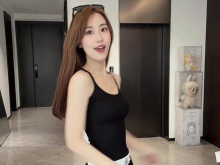 asen潮牌stk美式复古刺绣百搭吊带背心!上身也太显瘦了!不管单穿还是当内搭都巨好看巨百搭 #asen #stk #吊带 #必备单品 #背心