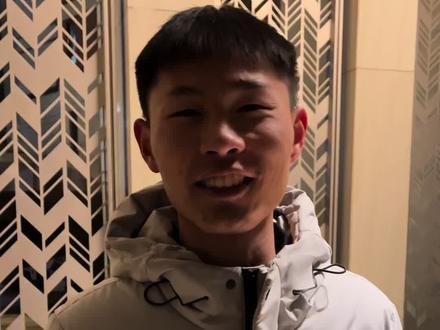 今年是我回家的第六个年头,从一开始毛小子,变成了现在能独当一面的大人,我要感谢我的爸爸妈妈,在往后的日子里要更加努力奋斗,做一个有担当的男人,去迎接我人生中另一个角色,我知道,生活很难,一家人平平淡淡就是幸福。#申军良 #申聪妈妈 #申聪 #结婚 #好事将近