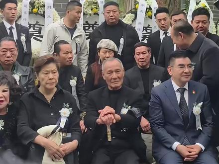 明明梁小龙因病去世,为何陈光标说“被折腾走的”?回看生前活动细节,才懂压垮他的最后一根稻草 #陈光标 #梁小龙弟子发告别长文 #梁小龙告别仪式 #影娱热点团 #内容启发搜索