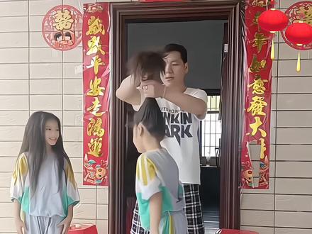 带女儿回家过年,不要再扎光秃秃马尾辫了,赶紧试试这个新年公主头发型,简单好看又喜庆,出门逛街人见人夸!#新年发型 #公主头发型 #过年发型 #蝴蝶结发夹 #新年发饰