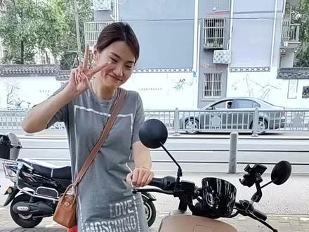 九号F35性价比之王,不仅智能还很舒适,颜值和实力都是电动车中的佼佼者#九号智能电动车 #现场实拍 #这家店回头客超多 #诚信经营 #同城实体店