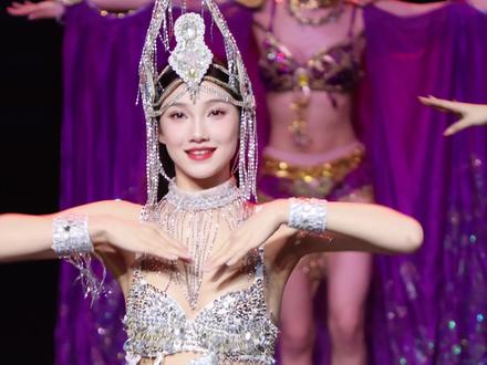 绝美的舞蹈 来自西域的雪国公主姝洁 @宋城姝洁 #阿拉伯舞 #肚皮舞 #千古情演出 #感受舞蹈魅力 #民族舞