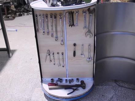 牛人用铁桶变废为宝,竟创意制作出万能移动工具箱,真是太厉害了#变废为宝 #手艺人 #旧物改造 #创意 #高手在民间