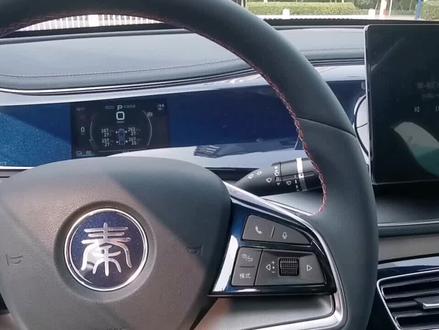 驾驶比亚迪秦plus ev 不像在开车,像在游乐场。