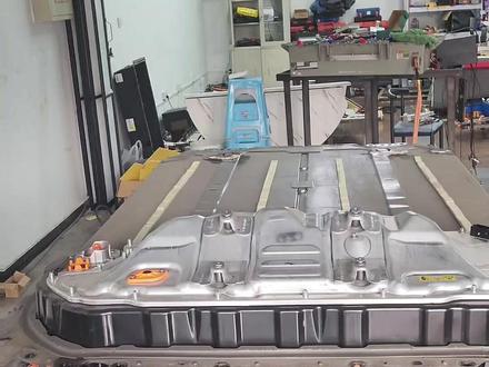 特斯拉model 3续航里程低 维修动力电池组。#特斯拉 #特斯拉model3 #特斯拉电池 #特斯拉电池维修 #新能源汽车