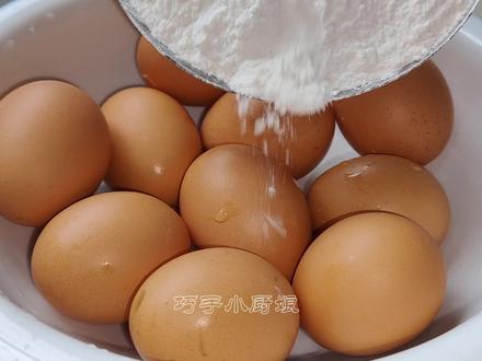 把面粉倒进鸡蛋里,实在是太香了,奶奶用了40年的老方法,真是高 #鸡蛋的神仙吃法 #腌鸡蛋 #美食教程 #腌鸭蛋 #在家做美食