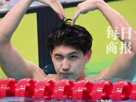 #杭州小伙费立纬拿下1500米自由泳金牌 费妈妈:儿子5岁进游泳队,性格比较内敛。#费立纬 #杭州亚运会