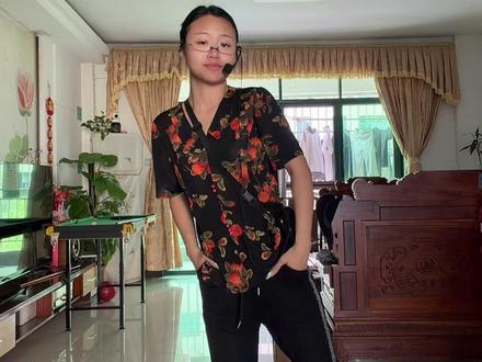 舞蹈教程已出 在@梧桐树儿_(教师装版) 这里#白菜对我笑舞蹈挑战