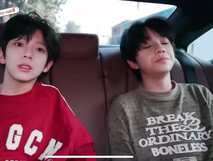 谁懂这段,我和王橹杰一直在笑。这个浚铭咋这么萌。
#陈浚铭#王橹杰