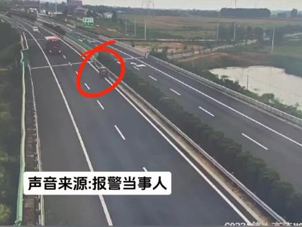 惊险!老人驾驶电动三轮在高速公路上逆向行驶,过路司机及时报警!@德州高速交警