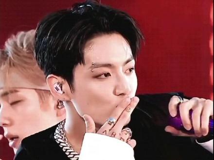 #田柾国 拜托,眉钉加上纹身超酷的