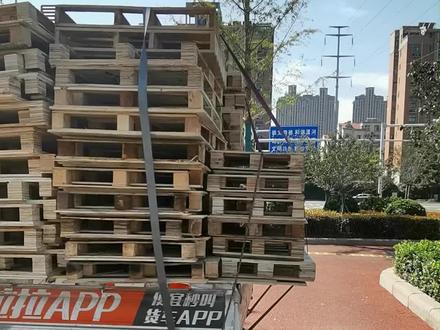 货车运货,请勿超宽超高!这还查住了一位粉丝!#道路千万条安全第一条 #货车 #超宽超高运输 @河南交警