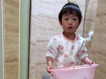 小艺澄开始嫌弃爸爸扎的小啾啾了。#冲天辫 #奶爸带娃 #机灵宝贝养成记 #人类幼崽 #记录真实生活