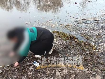 滚泥巴两分钟 一次100元 连滚10天,本以为是赌气的话 没想到宝妈真的滚了(畅)