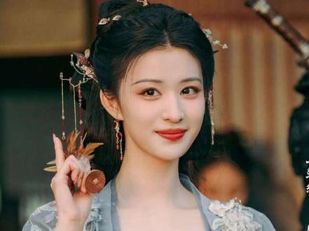 古偶剧上新,接连反超大制作?观众直呼好剧跟着口碑走,没啥可比 #唐宫奇案之青雾风鸣 #成何体统 #太平年 #生命树 #dou来聊影视