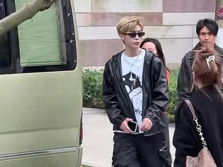 提问 这套是什么时候的路透?#范丞丞#穿搭#拼多多#inskois官方旗舰店#港衣潮男