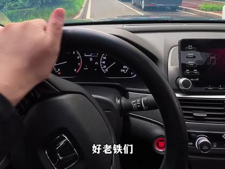 窄路侧方位停车 最近试了试窄路侧方位停车,发现用长距离少打方向的方法还挺好用的#开车技巧 #窄路侧方停车 #每天一个用车知识 #侧方位停车技巧 #汽车知识
