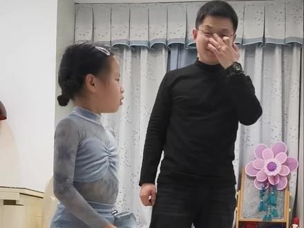 一堂课下来“爸爸同学”被“暴躁老师”轰的体无完肤😂😂#舞蹈 #亲子互动 #骗你生女儿 #家庭#因为热爱所以坚持