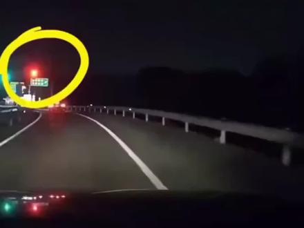 匝道有红绿灯的确不多见