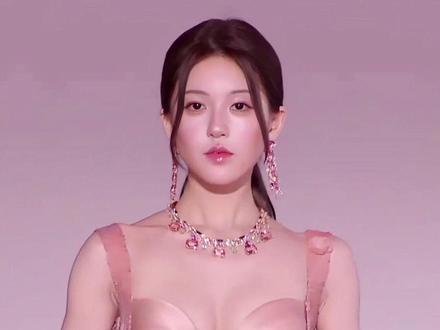 星光大赏明星咖位决定红毯待遇?刘萧旭没采访机会,桃厂销冠白鹿来到鹅依旧是座上宾,赵露思实力双压台#白鹿 #赵露思 #刘宇宁 #娱乐评论大赏 #内容启发搜索