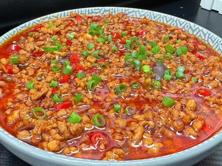 #每日美食分享 #创作者中心 #创作灵感 把豆腐装进塑料袋里敲一敲,这样做出来的豆腐鲜香滑嫩,Q弹入味,好吃又简单。#豆腐新吃法 #家常菜