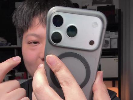 ios26.3正式版更新建议,春节期间谨慎更新 这个版本目前用着和上个版本没什么区别,没有新功能加入,如果对于系统要求比较高的,目前用着没有问题的,在春节期间可以暂时不更新,确保用机体验#数码科技 #ios26.3 #iphone #iphone小技巧 #科技启示录