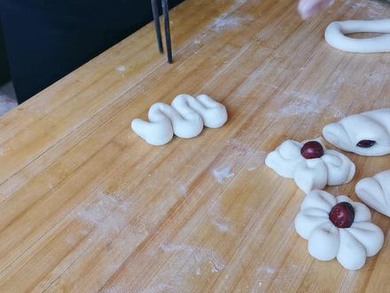 快过年了,山西老妈开始蒸栆花馍了,花样好看简单,赶快收藏