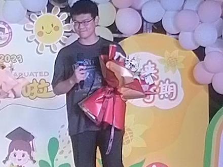 #现场直击 这就是通山县2023年高考709分的状元郎徐家庆