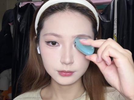 baby女神轻轻一画,留整个美妆圈连夜研究#梦回早期的angelababy #angelababy #baby仿妆 #美妆模范生 #新手化妆教程