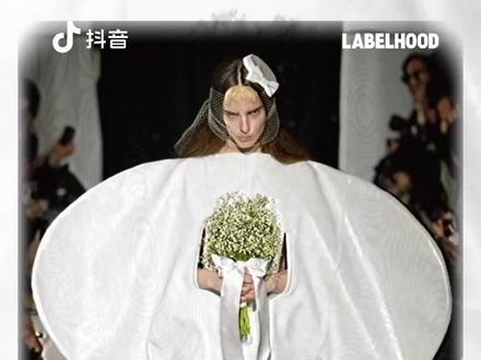 Vaquera把2026秋冬秀搬进了教堂,这到底是时装,还是一场行为艺术?#hello时尚季
