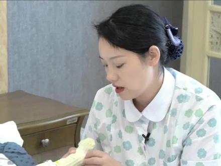 宝宝要不要穿袜子~#育儿经验分享 #萌姐育儿 #新手爸妈必看 #新生儿 #新生儿护理 @抖音小助手