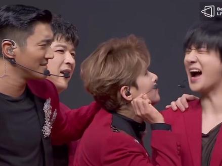 我好喜欢这一段啊😎我爱听爱看😍(唱功好牛逼)#superjunior #蓝人 #艺声 #金钟云 #金康熏