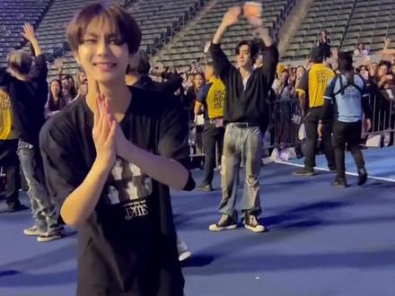 世界上最爱恩静的小猫😻
#enhypen #梁祯元 #朴综星